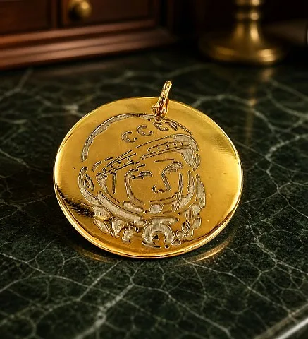 Брелок «Космос» из Златоуста — необычный подарок