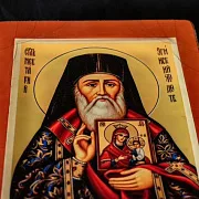Подарочная икона деревянная "Святитель Нектарий Эгинский" — фотография 4