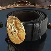 На память: Мужской ремень из кожи «Орнамент» с золотой отделкой — фотография 1