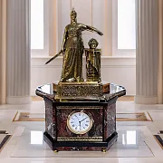 Часы «Россия» с воительницей — красивый подарок — фотография 1