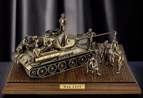 Диорама «Май 1945 года. Победа в Берлине», бронза и ясень, 1:35 — оригинальный подарок