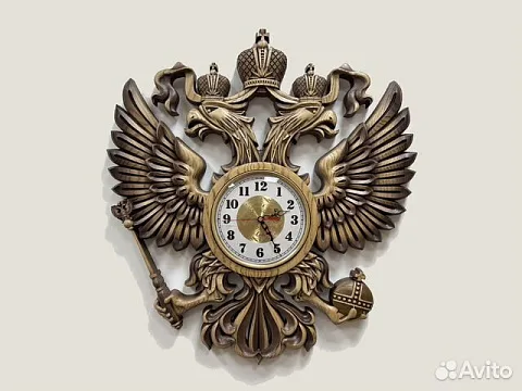 Резные часы с гербом РФ из ясеня — необычный подарок