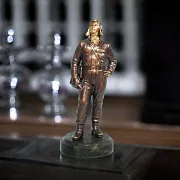 Подарочная бронзовая статуэтка «Танкист» на змеевике, 0,45 кг — фотография 1