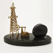 Подарочные часы с нефтяной вышкой и качалкой — фотография 3